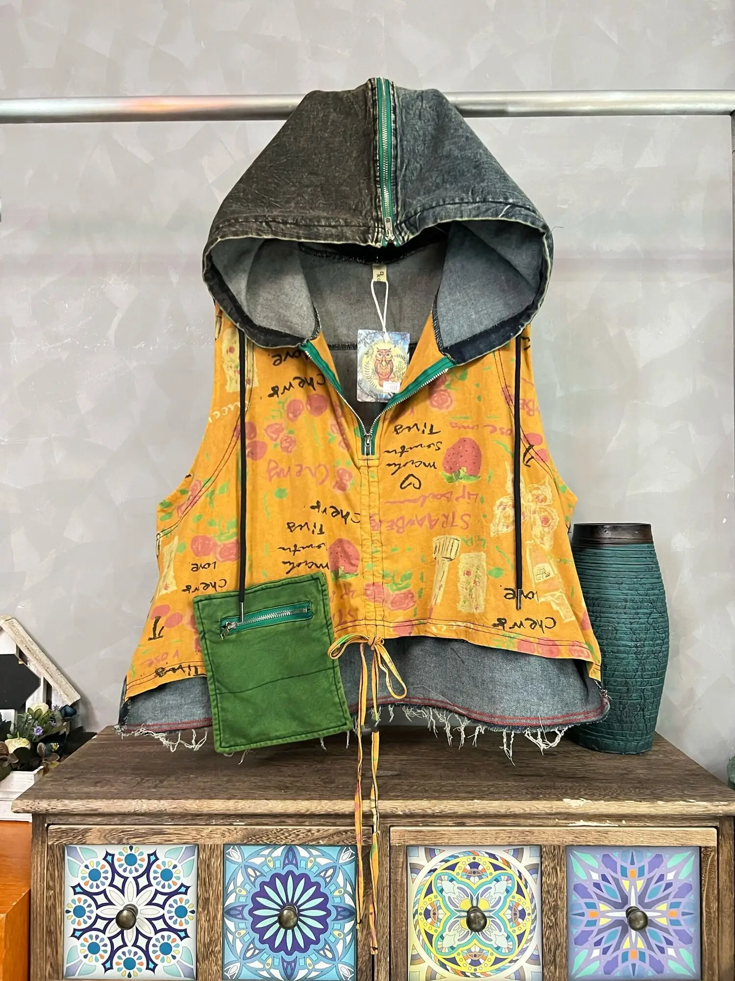 LYUZHE 2025 Summer New Women Sets Contrasting Colors Distressed Denim Sets Patchwork Hooded Vest Ankle-Length Pants Sets HLX060B 4
