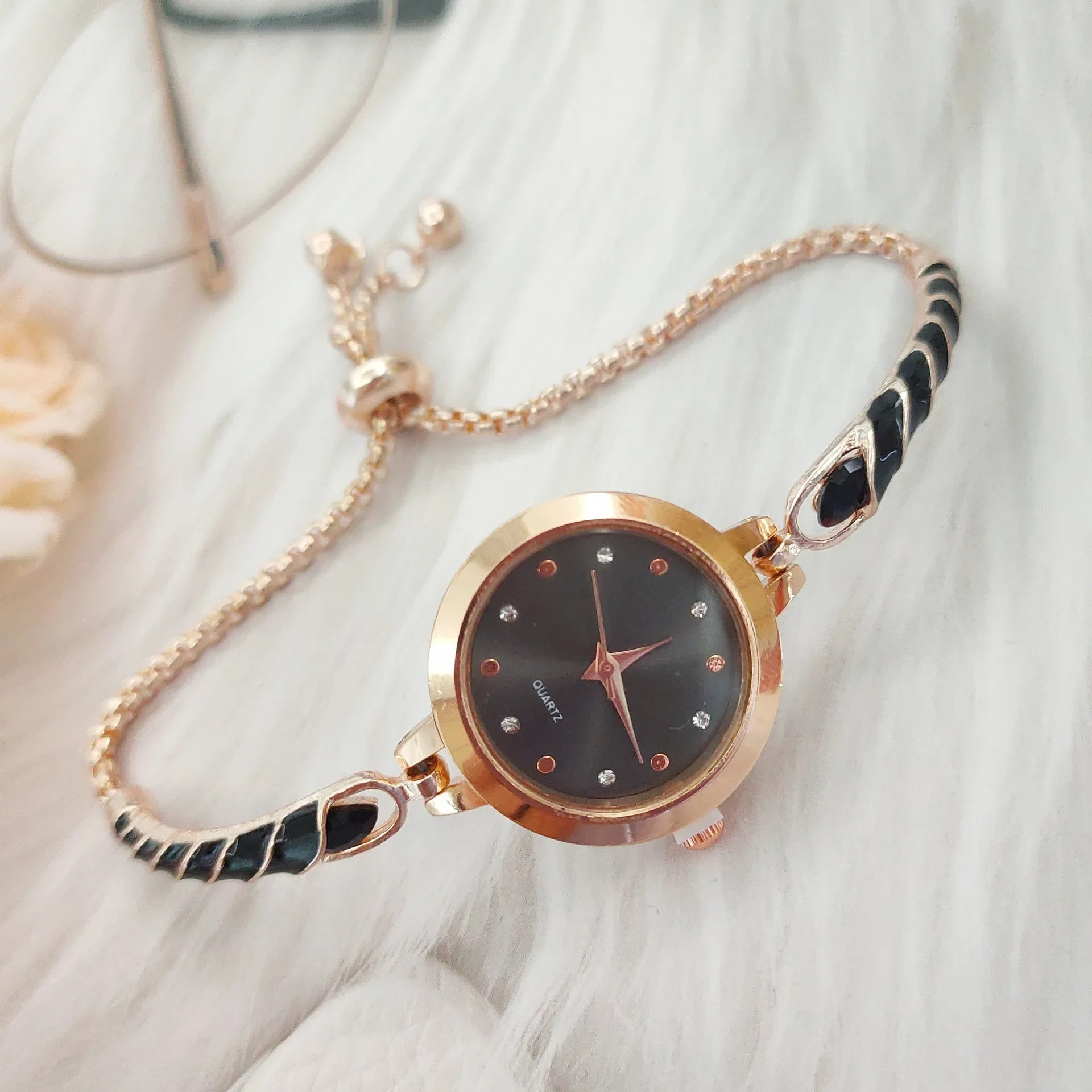 New Watch for Women Fashionable Colorful Drill Thin Band Drill Round Women Watch Adjustable PU Bracelet Watch Relojes Para Mujer 3