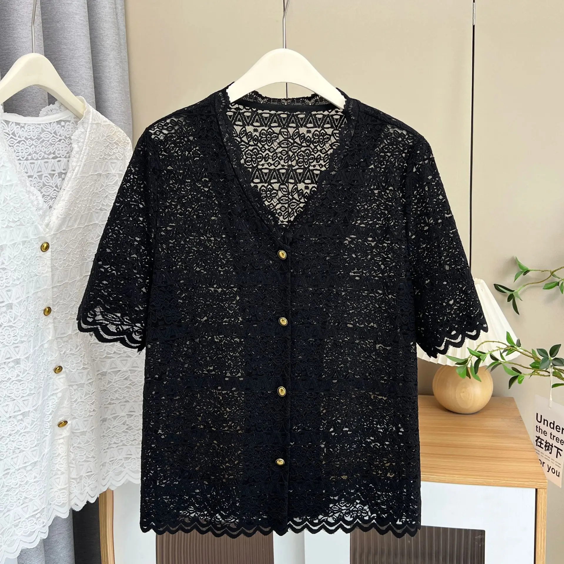 100KG Summer Blouses New Stylish And Elegant V-neck Lace Short Sleeved Plus Size Women's air-conditioned Shirt 2510