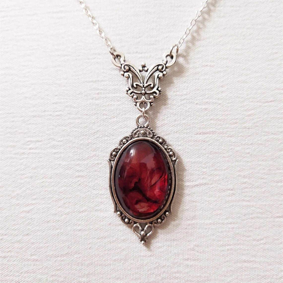 Women Jewelry Vintage Red Quartz Crystal Necklace Cameo Crystal Butterfly Pendant For Women Antique Silver Plated Fashion Jewelry
