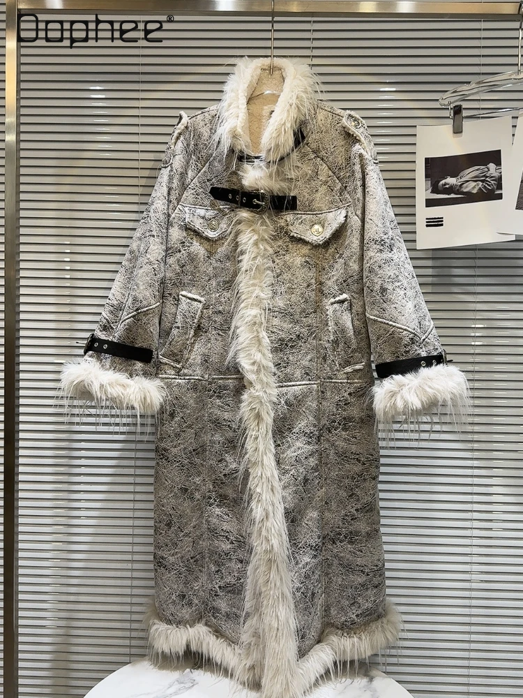 

Тренчкот женский длинный с поясом и пряжкой, текстурная интегрированная меховая накидка с подкладкой из искусственного меха и длинными рукавами, зима 2023