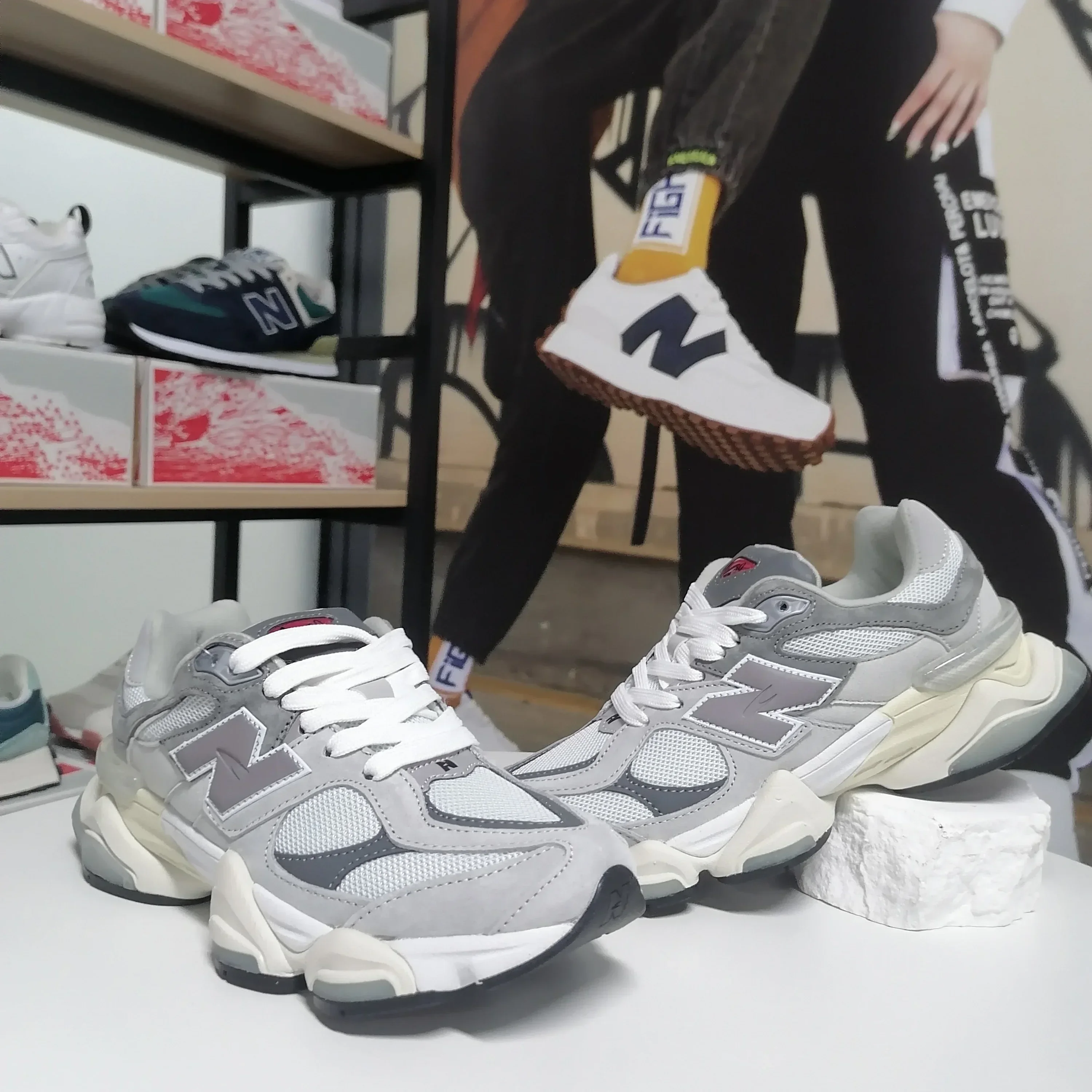 Scarpe da pap&agrave; retr&ograve; per coppie, scarpe alla moda sportive e alla moda