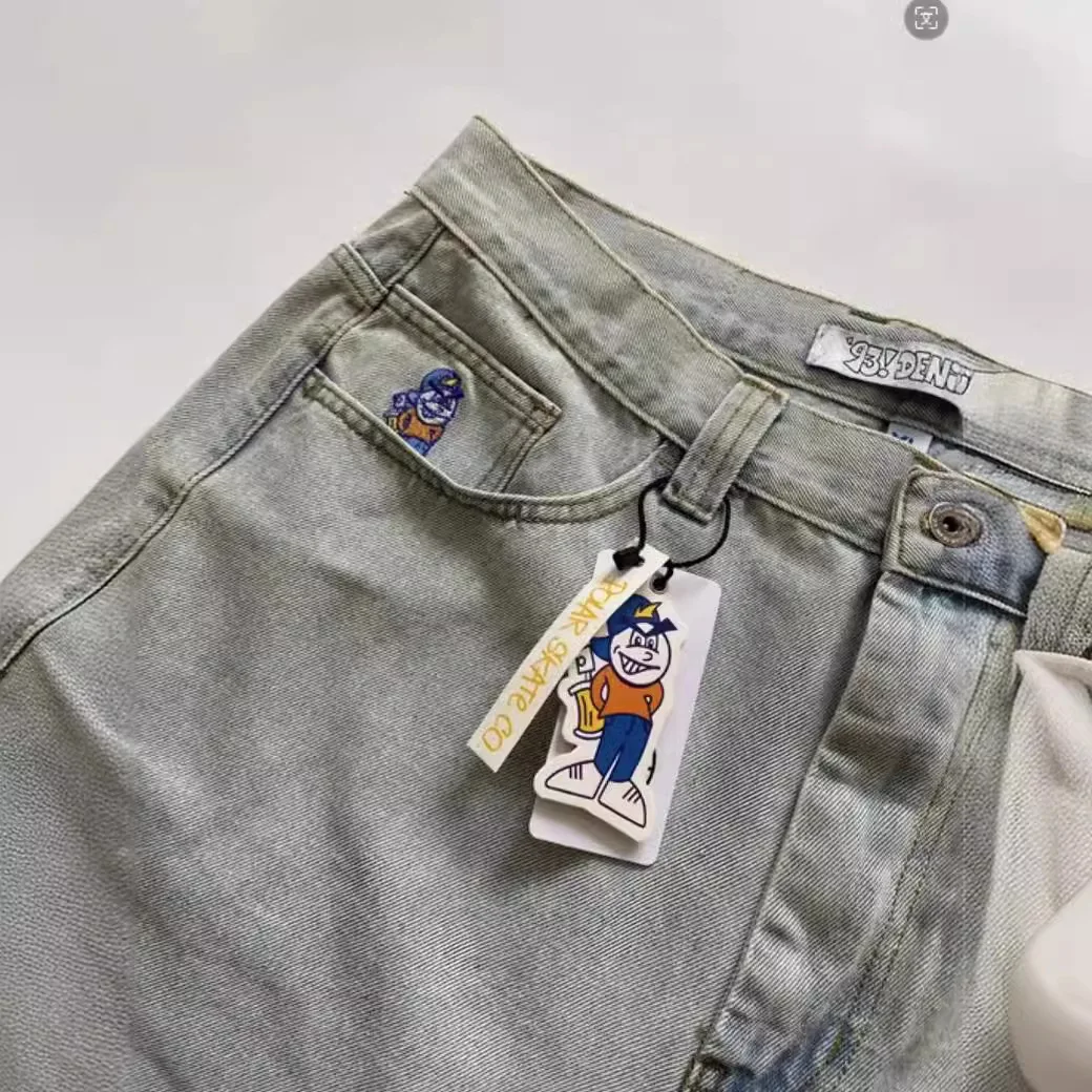 Рисунок 2 - Джинсы-скейтборд с вышивкой