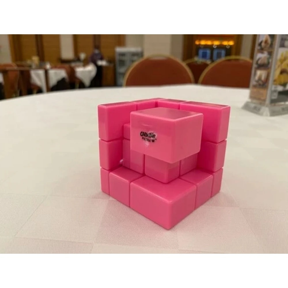 Calvin's Puzzle Cube Gray Mirror Illusion Inside II (Pink Black Blue Body) in Small Clear Box Cast Coated Magic Cube Toys подставка под горячее pink illusion 10×10 см