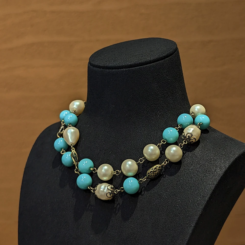 

Long Pearl Green Necklace