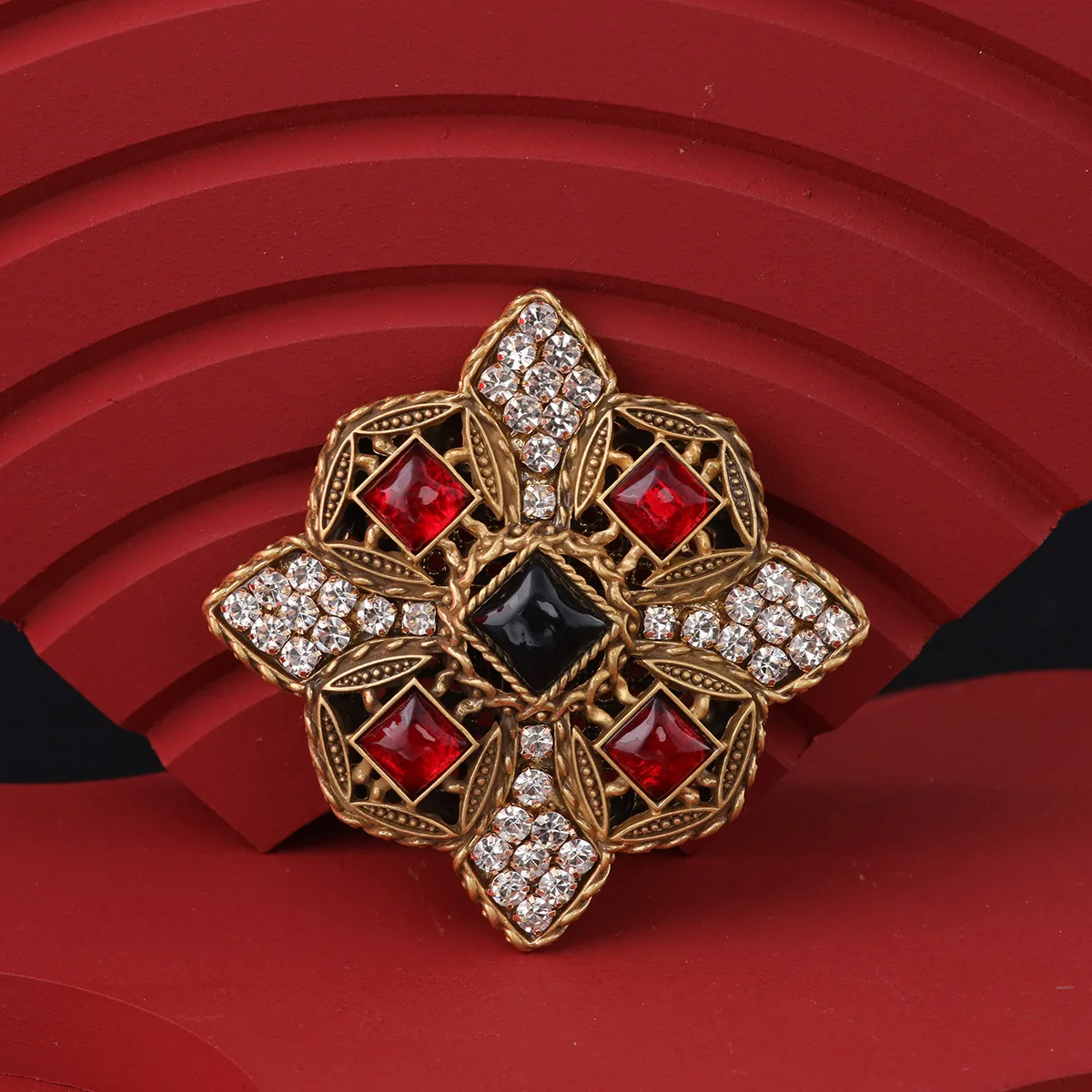 Vintage senior simple personality with small temperament brooch