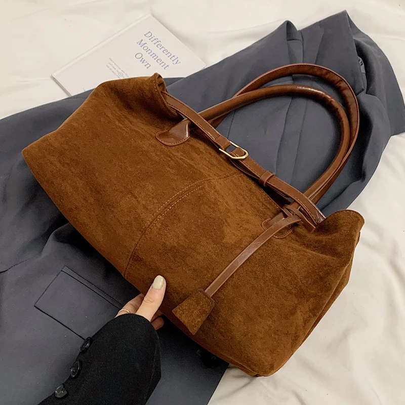 Stylish Retro Large Capacity Shoulder Bag in Classic Minimalist Design