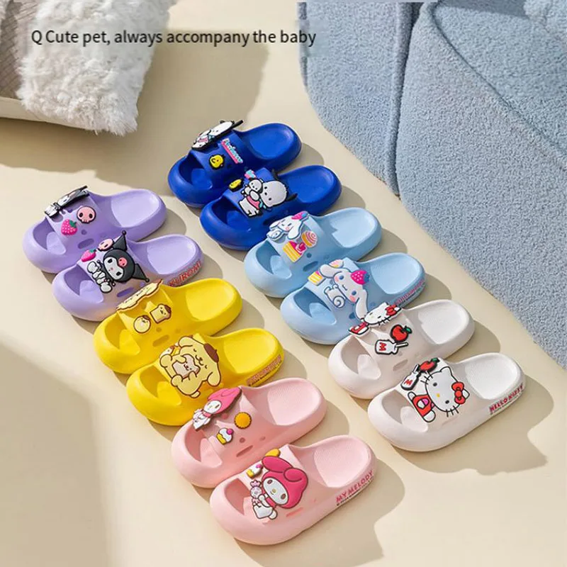 

Тапочки Sanrios Kuromi с помпоном для девочек, аниме Hellokittys, кавайные летние дышащие Нескользящие домашние Тапочки для ванной