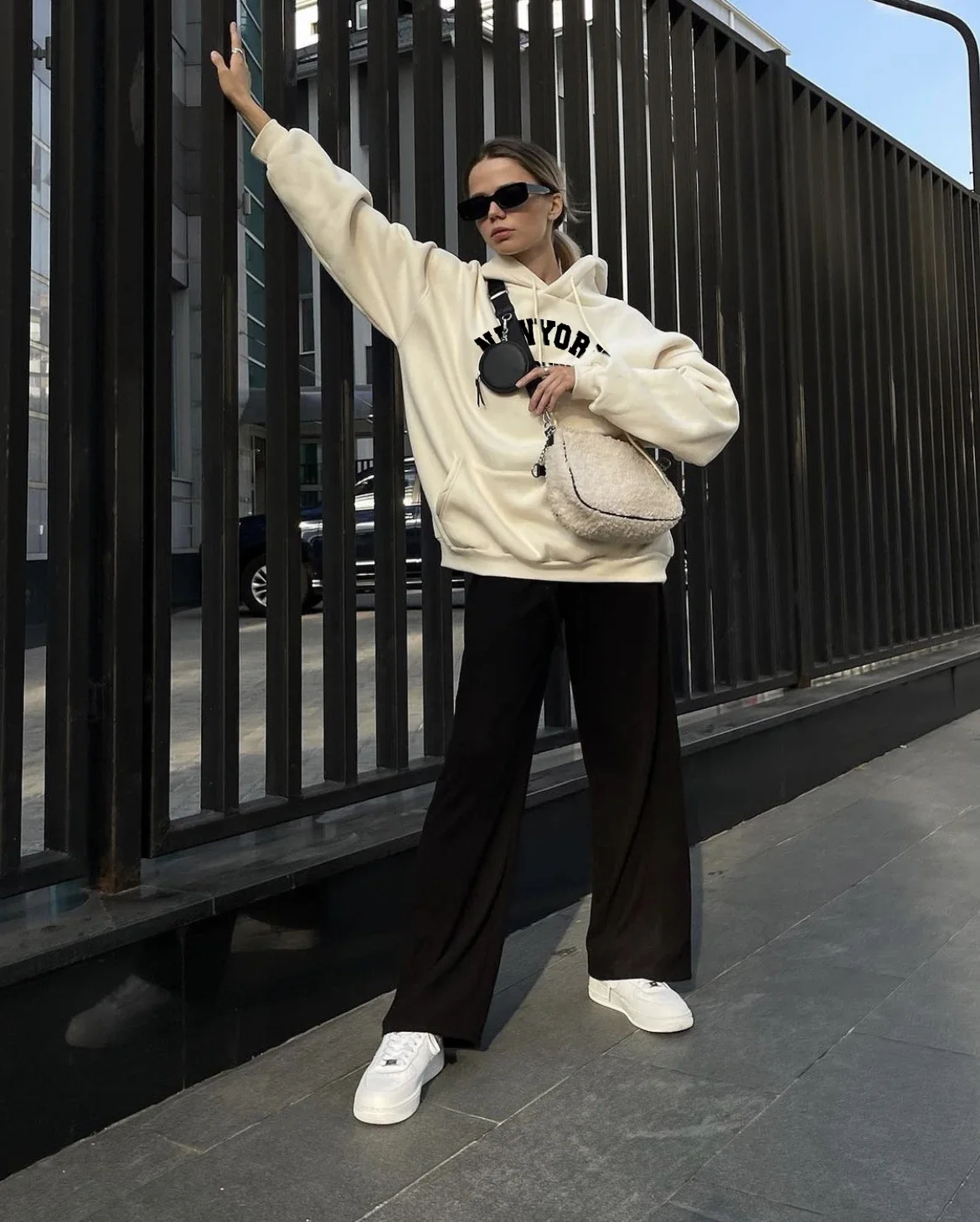 Рисунок 2 - Толстовка Женская с длинным рукавом