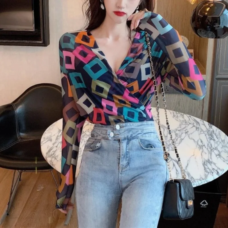 Spring Autumn New Fashion V-neck Long Sleeved Women's Clothing Graffiti Casual All Match Slim Fit Tees Female Clothes T-Shirts