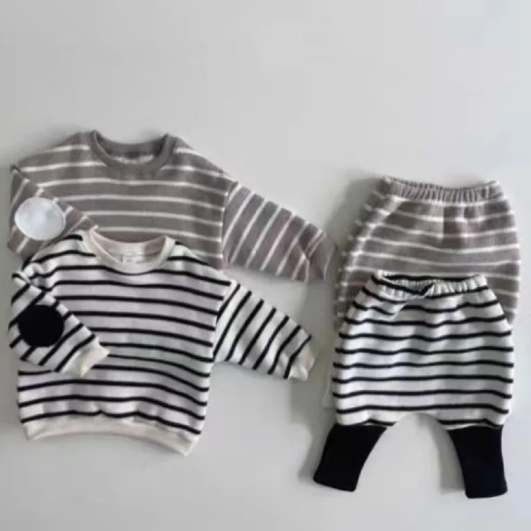 

Baby Clothing 2023 New Fashionable Korean Style Striped Patch Hoodie Trousers Long Sleeve Round Neck Suit for Boys and Girls