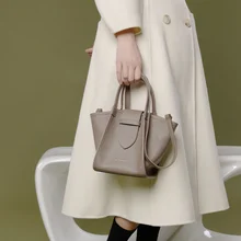 

Popular Durable Leather Vegetable Messenger Bag Women's and Layer Cowhide Design