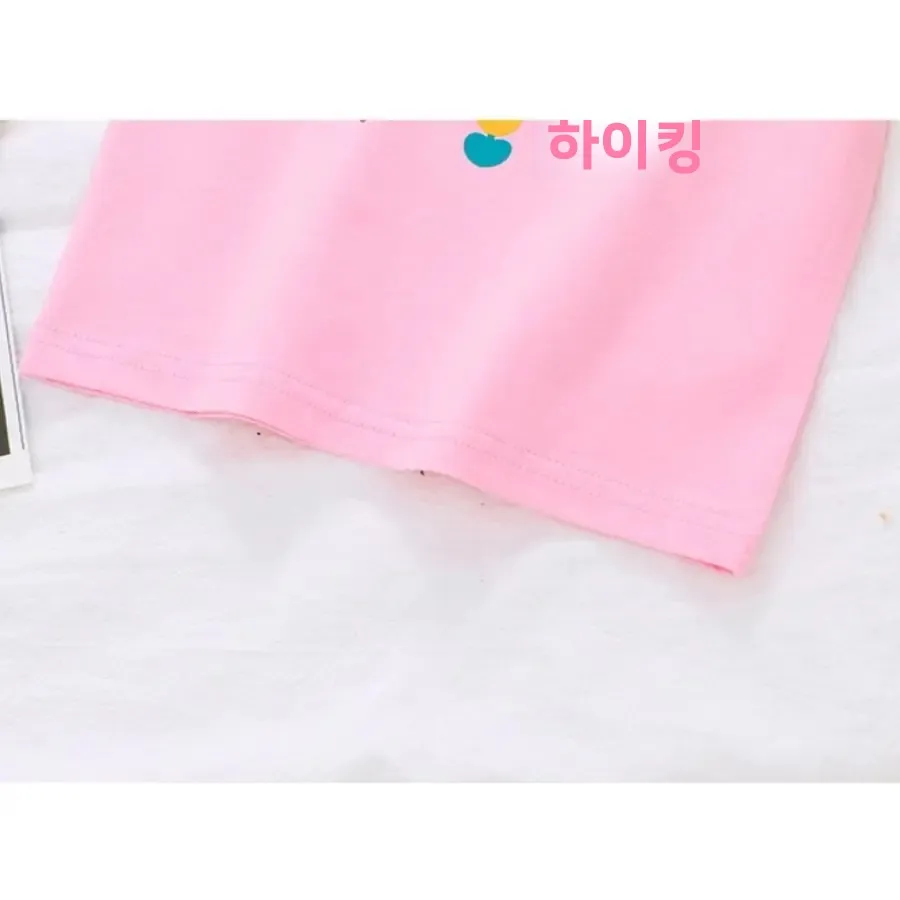 귀여운 토끼 3D 플러시 디자인과 어린이 여름 짧은 소매 탑 2025 새로운 스타일 소녀의 티셔츠