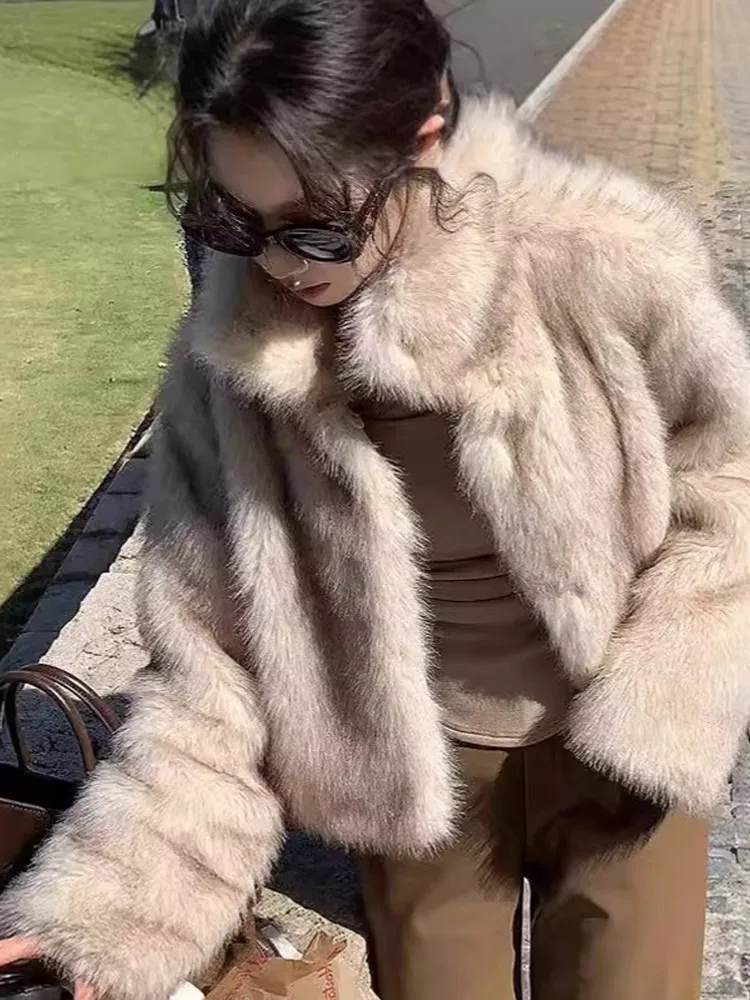 女性のためのエレガントなスタンドアップカラーの毛皮のジャケット