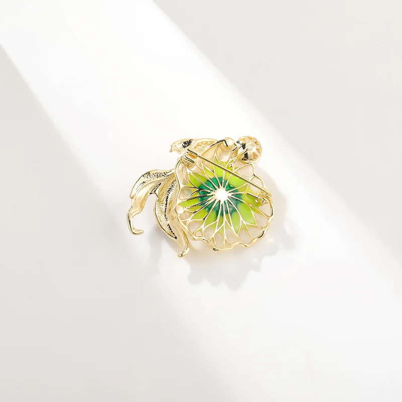 High-end Ethnic Enamel Pin and Brooch for Woman Delicate Luxury Temperament Goldfish Lotus Leaf Shell Pearl Corsage Pins Corsage