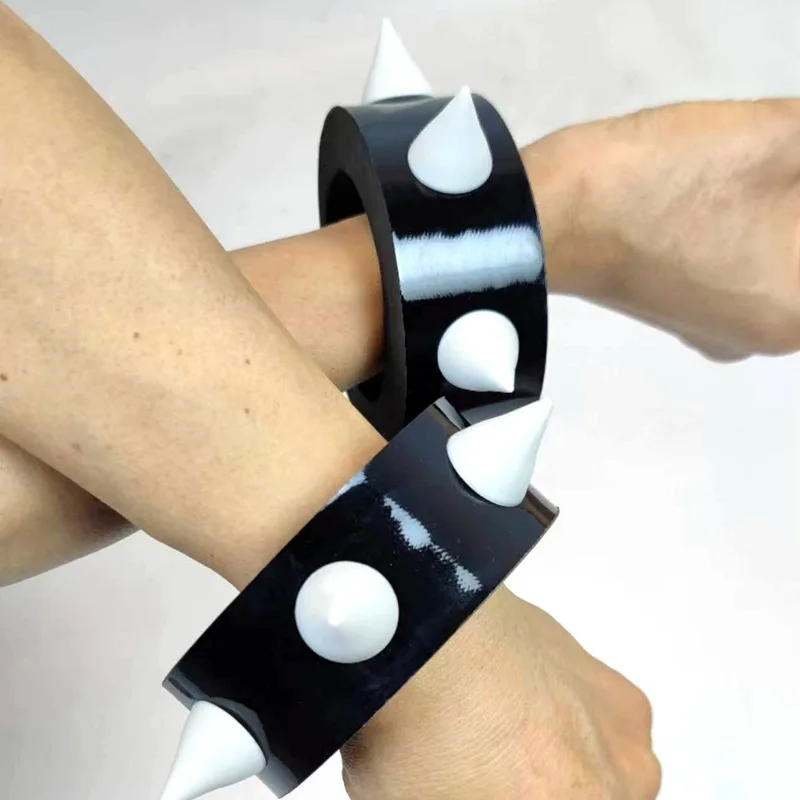 Street Fighter-Inspired Chun Li Wristband Cosplay Prop for Halloween Party (1 Pair)