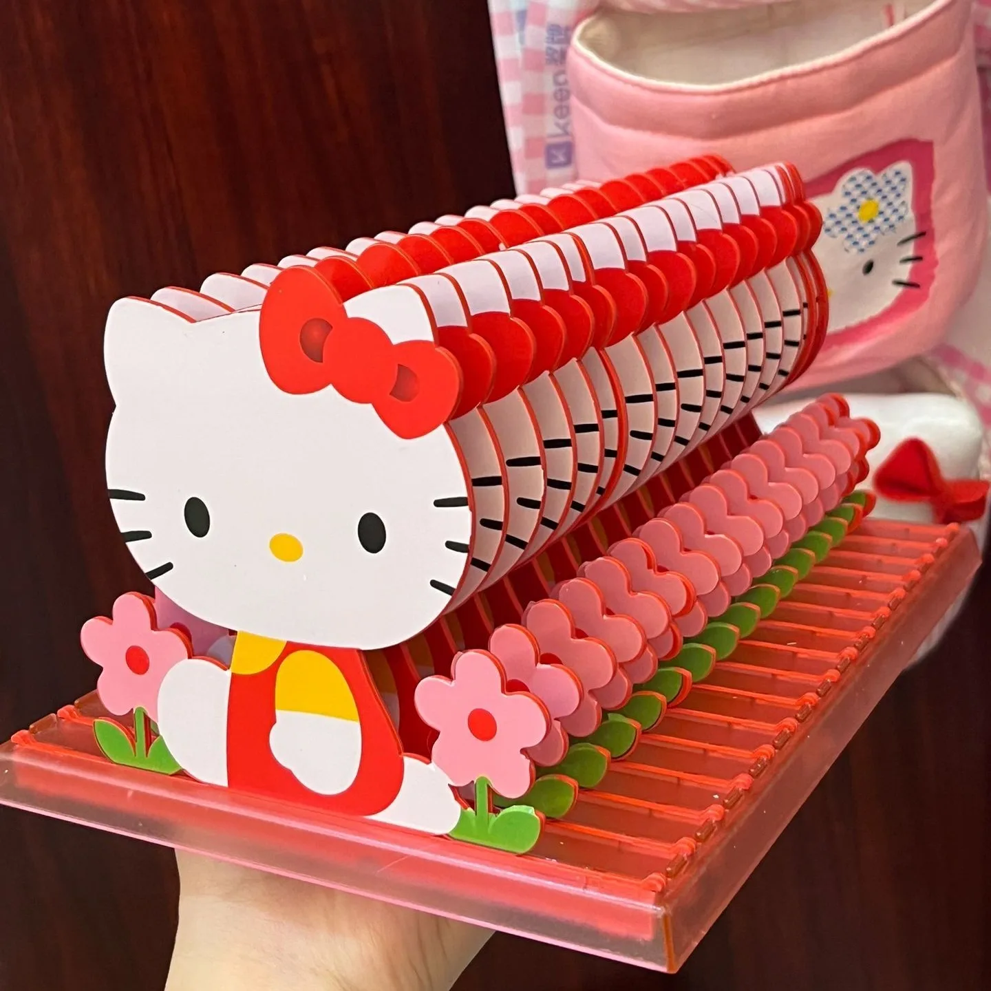

Sanrio Hellokitty книжная полка, мультяшная книжная стойка, Настольная полка, коробка для хранения файлов, студенческий отсек, полка для чтения, оптовая продажа