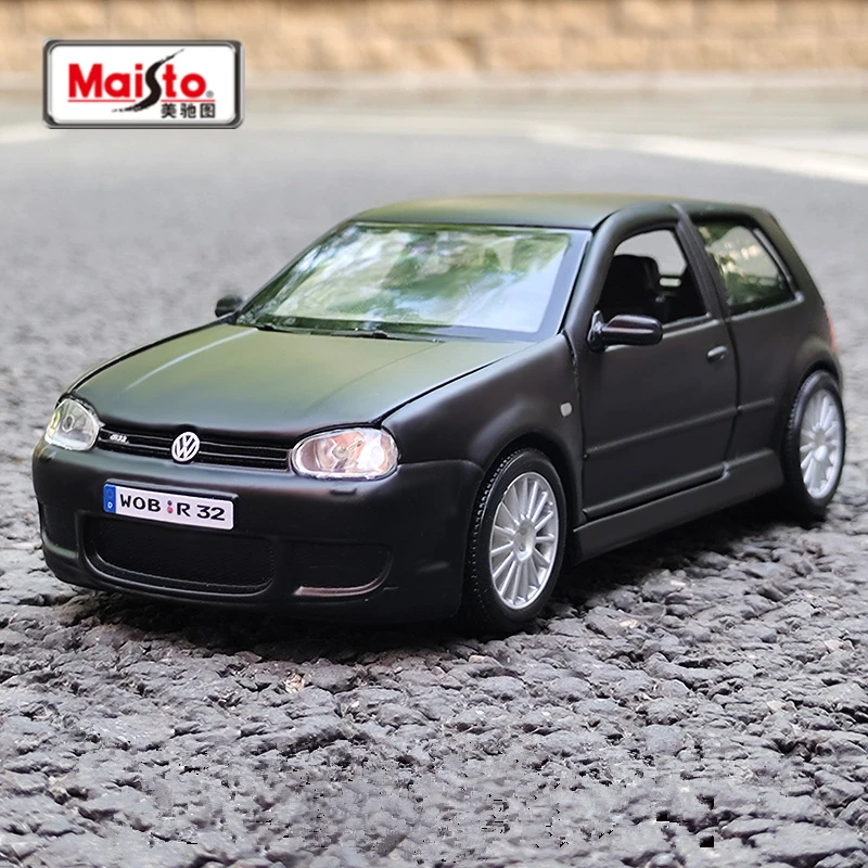 Miniature Volkswagen Golf 1/24 Maisto IV R32 Rouge 2006 - Voiture-miniature .com