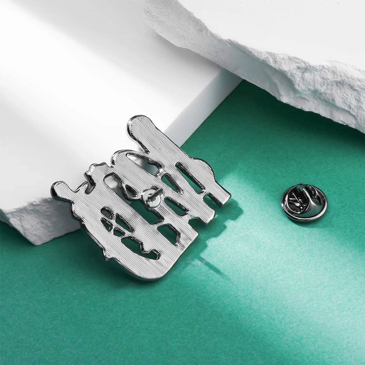 Harong Creative MD Medical Coloful Enamel Pin Brooch Medicine Doctor Lapel Lanyard Bag Badge Jewelry Accessories Gift Daily Wear