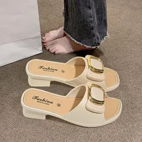 Sandales d'été polyvalentes pour femmes, tongs à semelle épaisse, diapositives d'extérieur durables et antidérapantes pour vêtements de plage et de rue 4