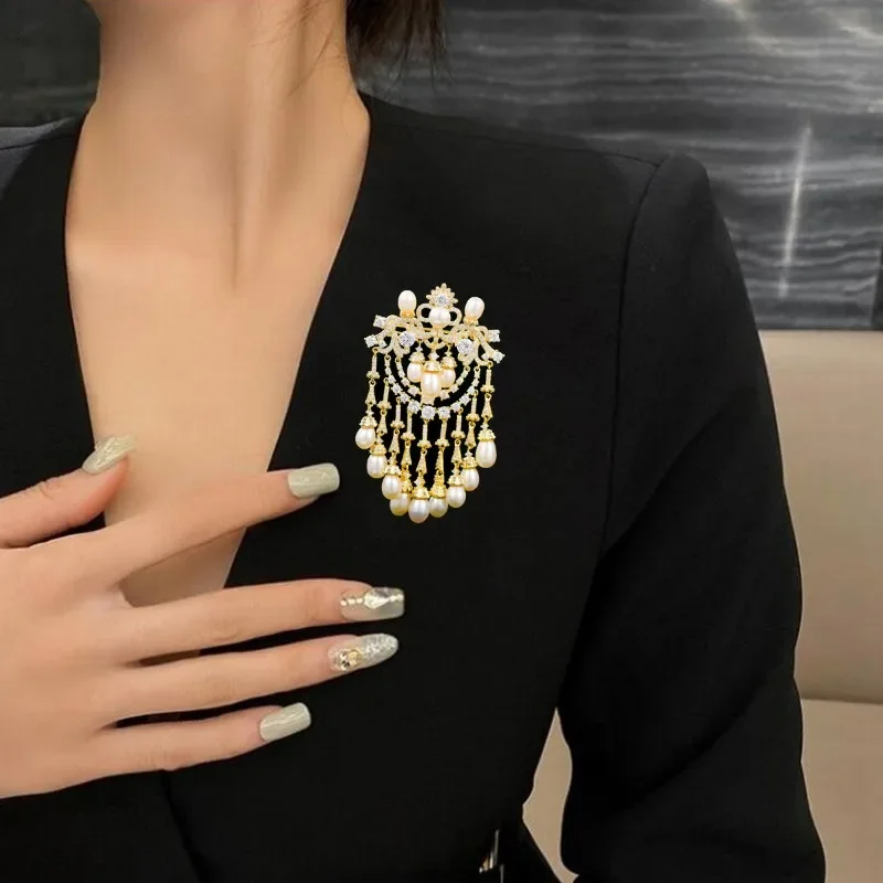 Elegant Natural Freshwater Pearl Tassel Brooches Luxury Shiny Cubic Zircon Flower Brooch Pin for Women Jewelry Christmas Gifts