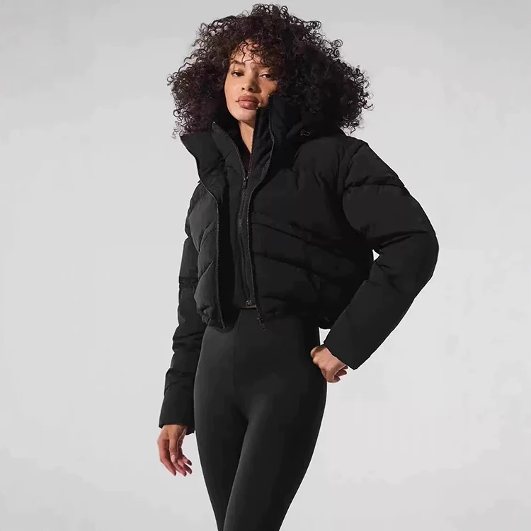 Damenjacken aus Baumwolle im Fake-Two-Piece-Look mit Stehkragen, Kapuze und doppellagigem, warmem Baumwollfutter. – Detail 1