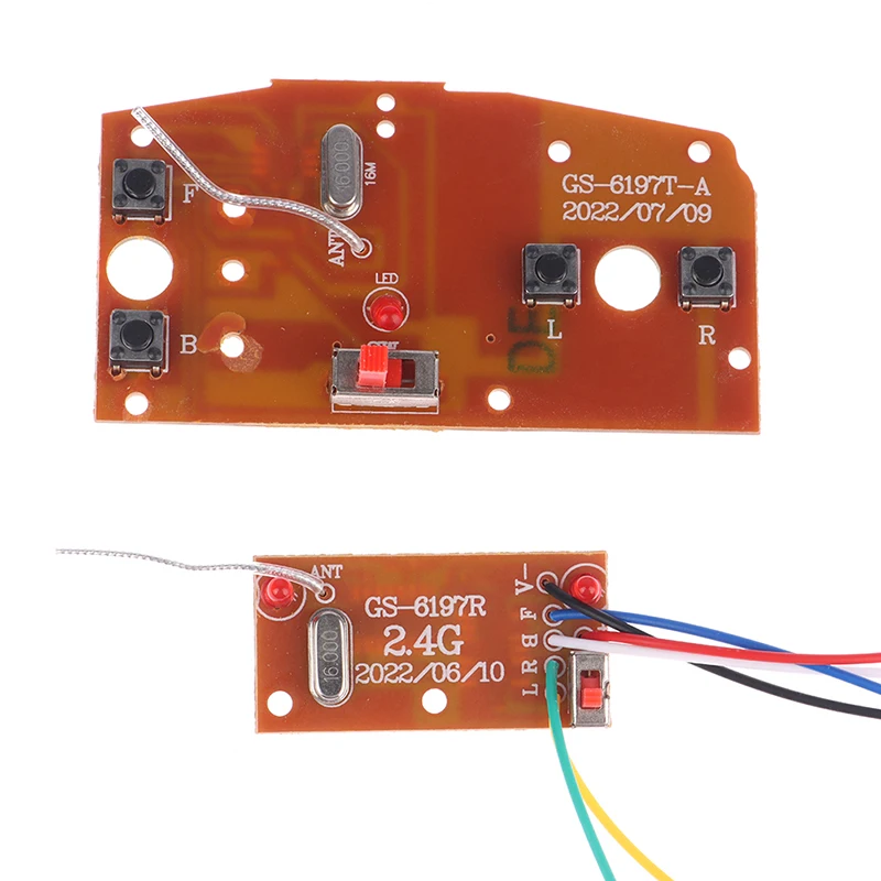 Lot de 2 antennes WiFi 2.4GHz 6dBi RP-SMA pour drone FPV, emballage d'origine avec les antennes côte à côte.