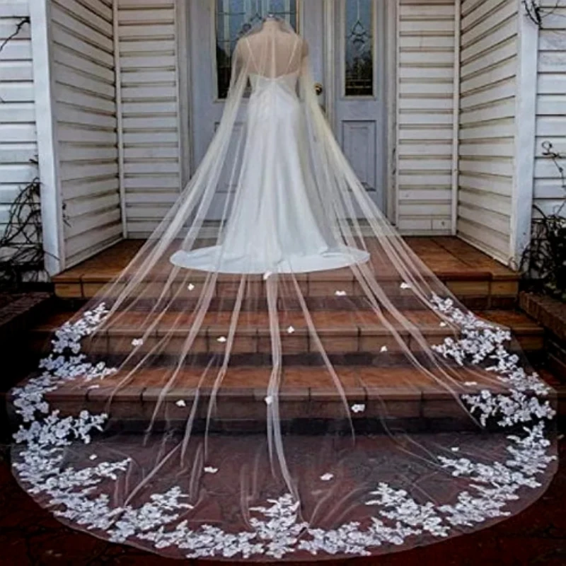 

New One Layer Wedding Veil Comb White Lace Edge Bridal Veils Appliqued Cathedral