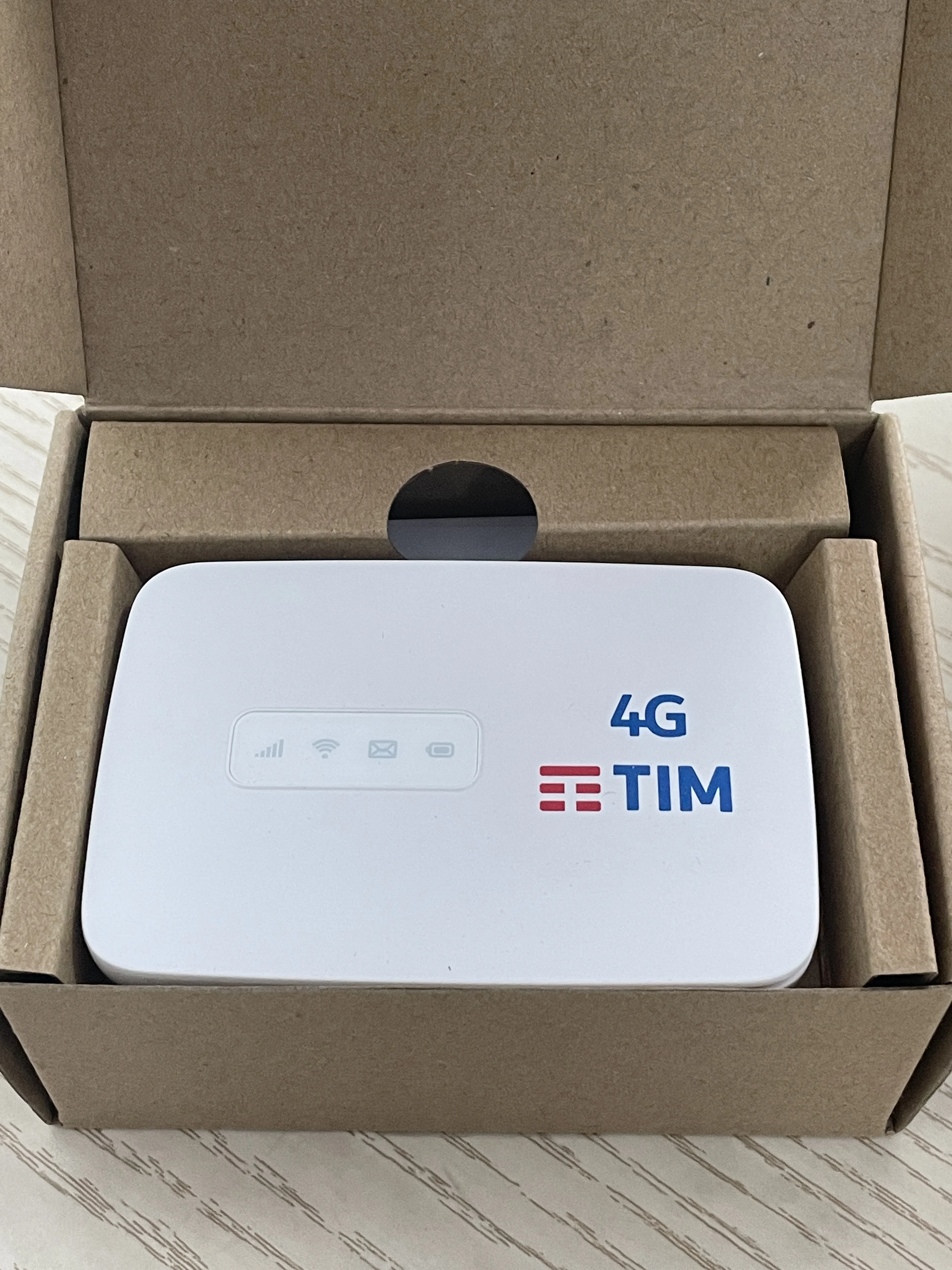 

signallink MW40V Link Zone 4G Router Mobile WiFi 4G (150 Mbps, 4G LTE Cat4)（99%new）