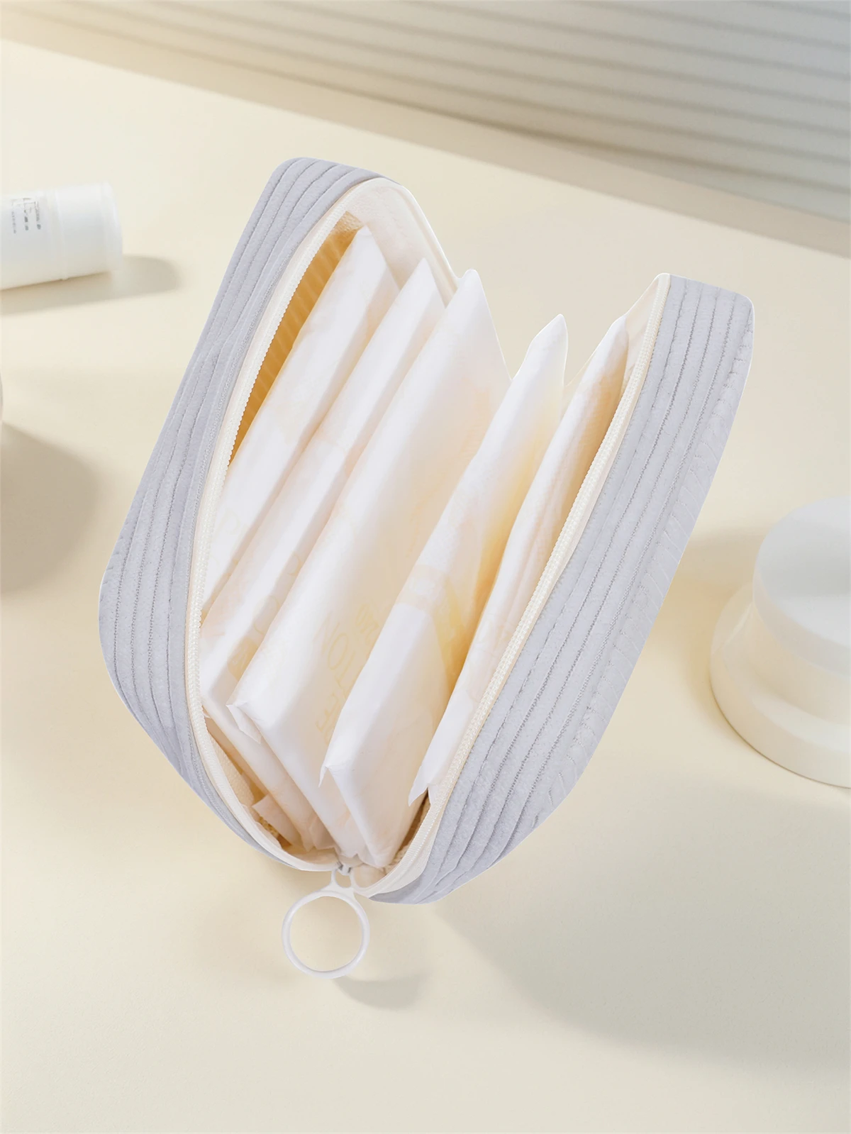 Cow pattern printed sanitary napkin storage bag, women's lightweight tissue bag, sanitary tissue bag