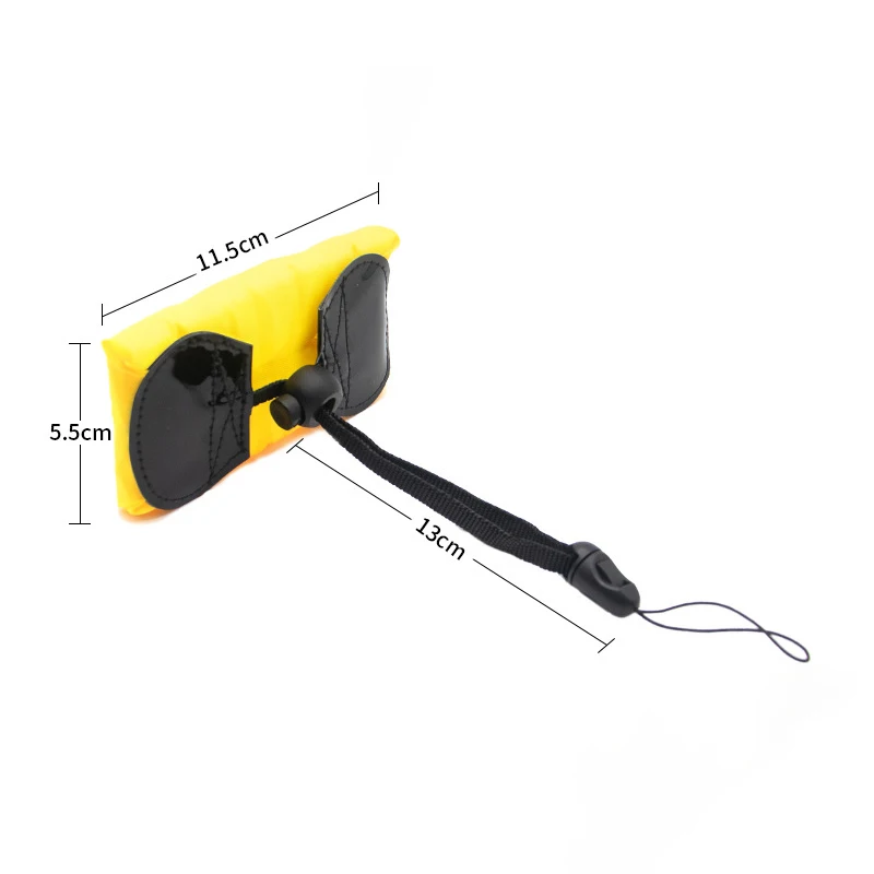 Sangle flottante pour GoPro Hero 10, rouge, posée à côté d'une GoPro sur une surface bleue, illustrant la protection contre la noyade.