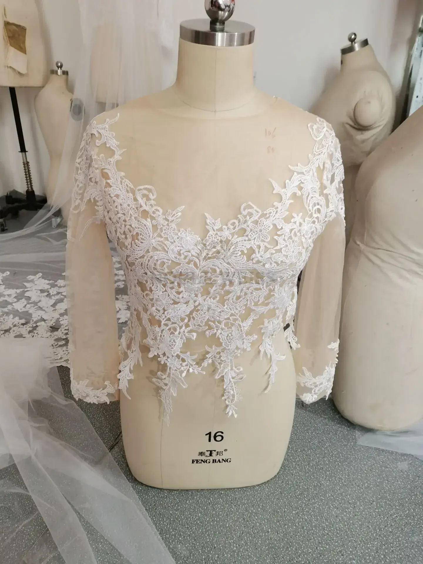 Long Sleeve Wedding Jacket Appliques Bridal Party Coat Scoop Bridal Bolero Wedding Lace Top Customized wedding shawl