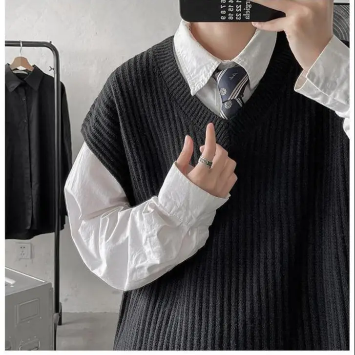 Spring Autumn Winter Fashion Solid Casual Pullover Tess Vest Men Loose Knitted Top Student Preppy Style Sweater Gentle PlusSize