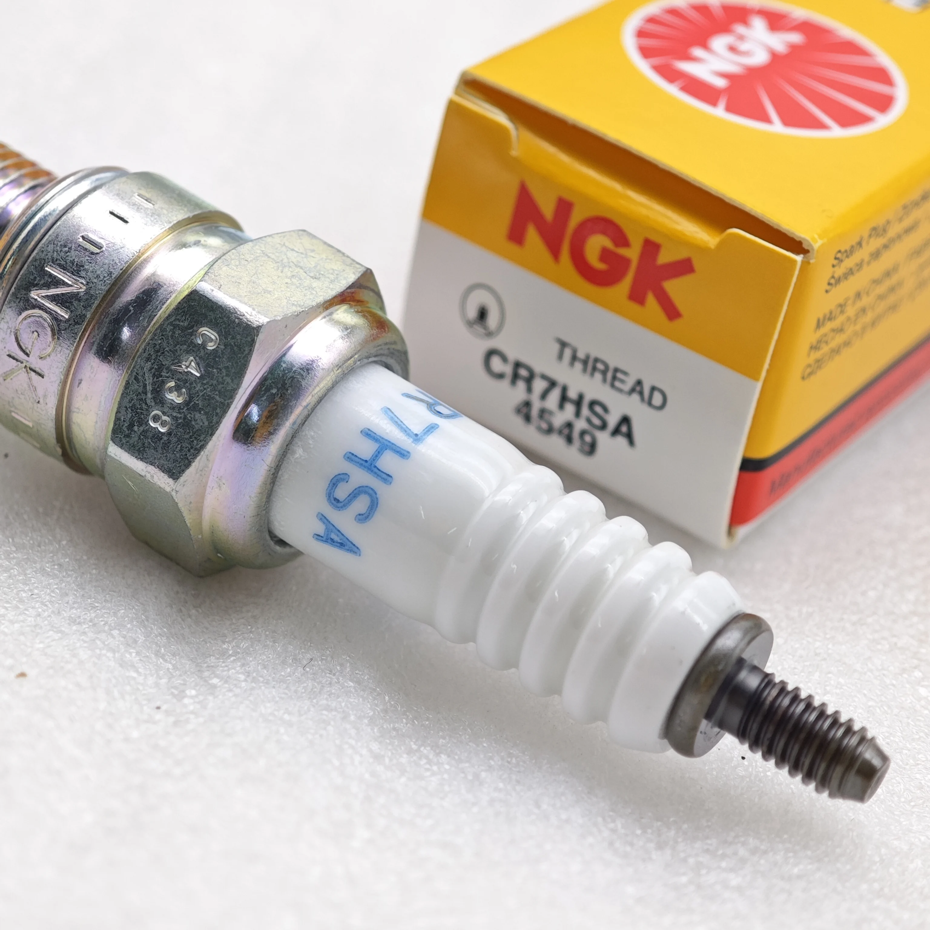 1pcs CR7HSA 4549 NGK Spark Plug spark plug