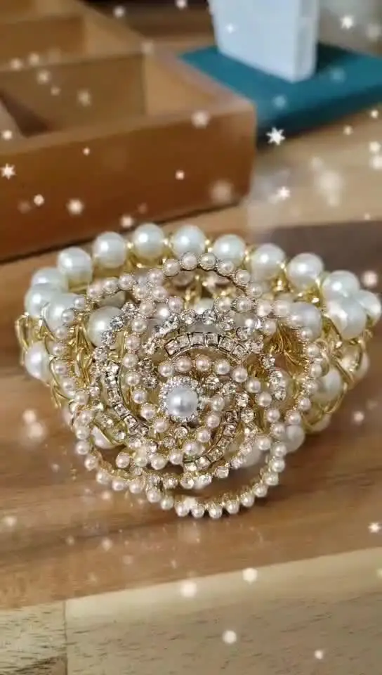 Chanel 2019 Faux Pearl & Strass Camélia CC Bracelet - Gold-Plated