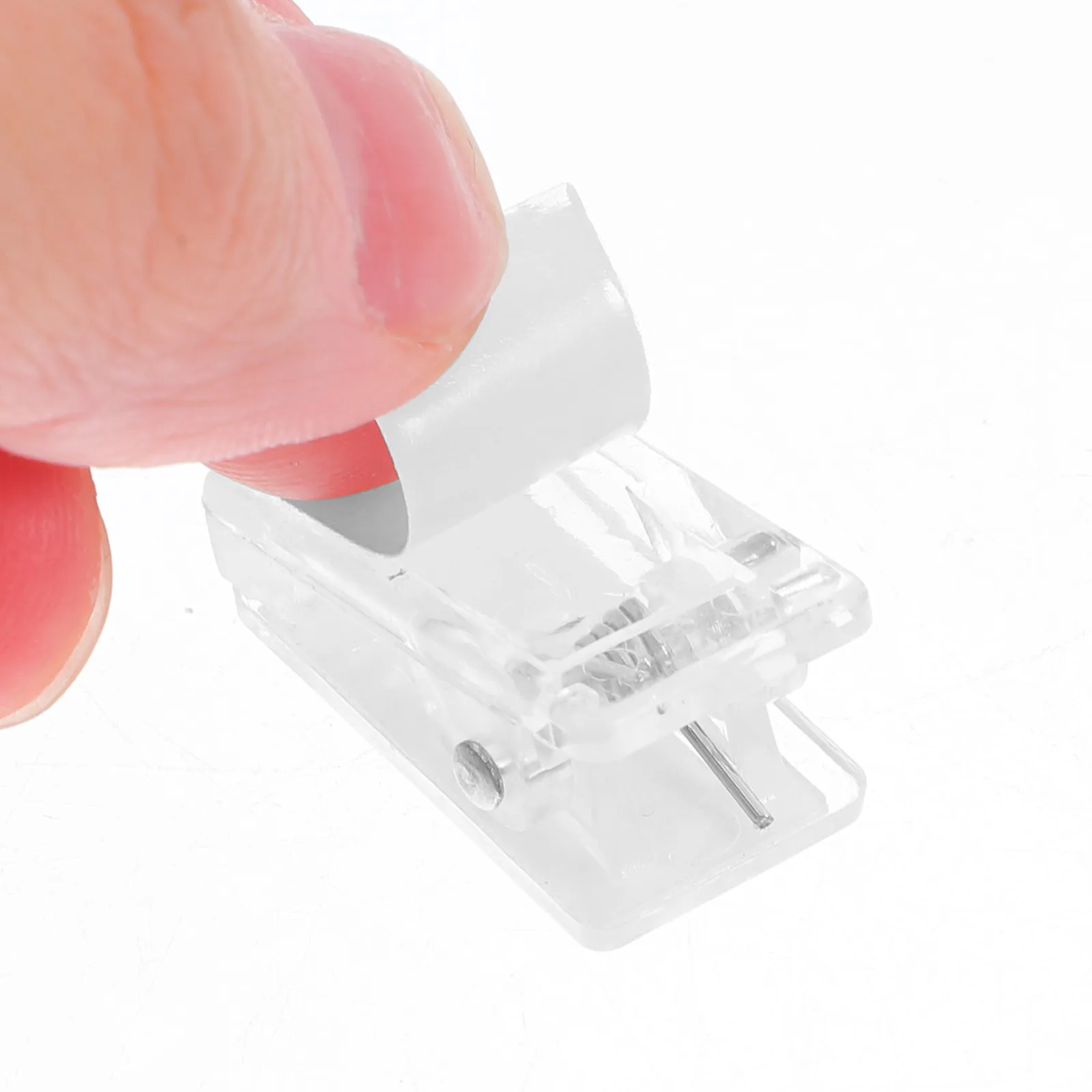 50Pcs 자체 접착 클립 플라스틱 배지 홀더 ID 카드용 클립 사진 걸이용 벽 태피스트리 클립