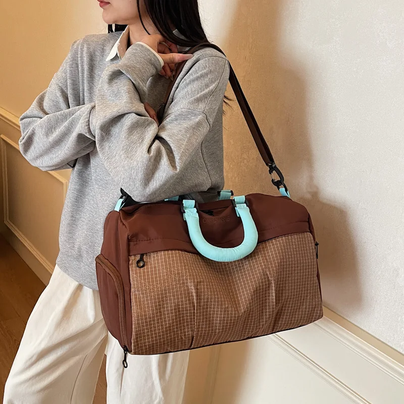 Borsa da viaggio per donna, borsa leggera multifunzionale a tracolla per sport, fitness e yoga, borsa per bagagli asciutti e bagnati di grande capacità - immagine 4