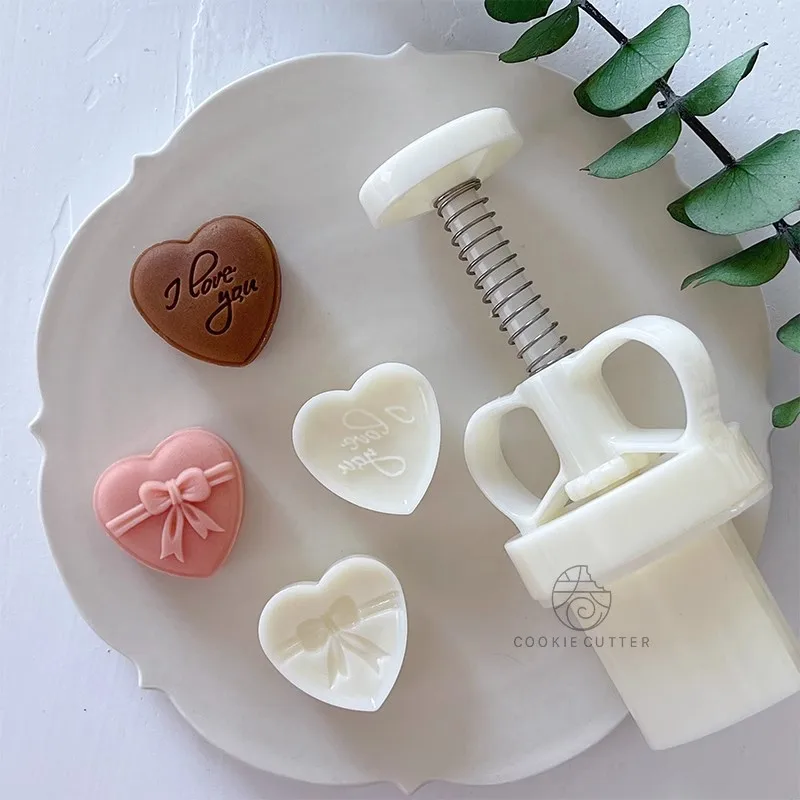

2Pcs/Set 20g Mini Cute Mooncake Hand Pressed Mold Love Heart Shape Cookie Pastry Stamp DIY Chocolate Valentines’ Day Bakeware
