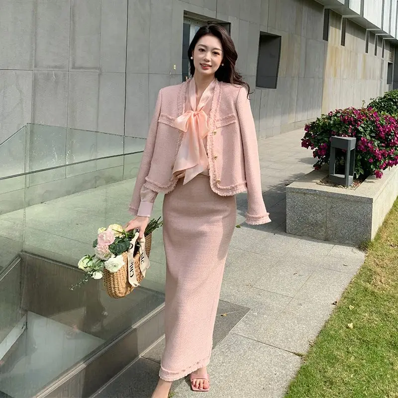 

2023 Autumn New Hong Kong Style Pink Sweet and Exquisite Small Fragrance Wind Super Fairy Jacket and High Waist Skirt Two Piece