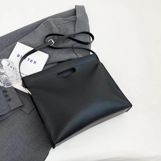 حقيبة كمبيوتر محمول عصرية بتصميم فاخر للمرأة اسم م...