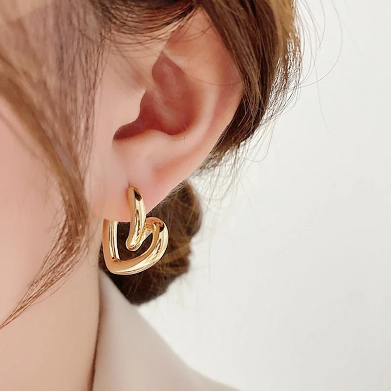 

WEDHOC 925 Sterling Silver Geometric Twisted Heart Cute Sweet INS Earrings For Women Luxury Jewelry Party Birthday Gift