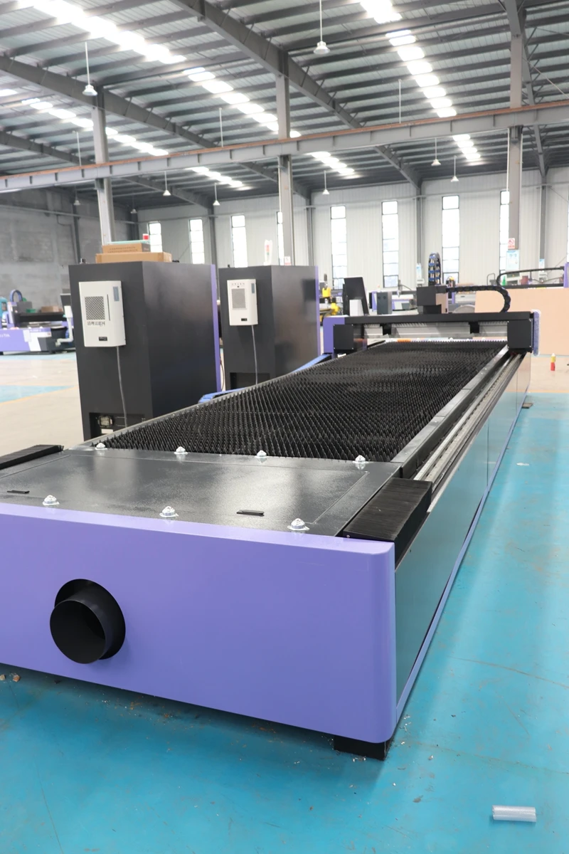 

Raycus laser source 3000w for 5mm stainless steel 1530 1560 cnc metal fiber laser cutting machine