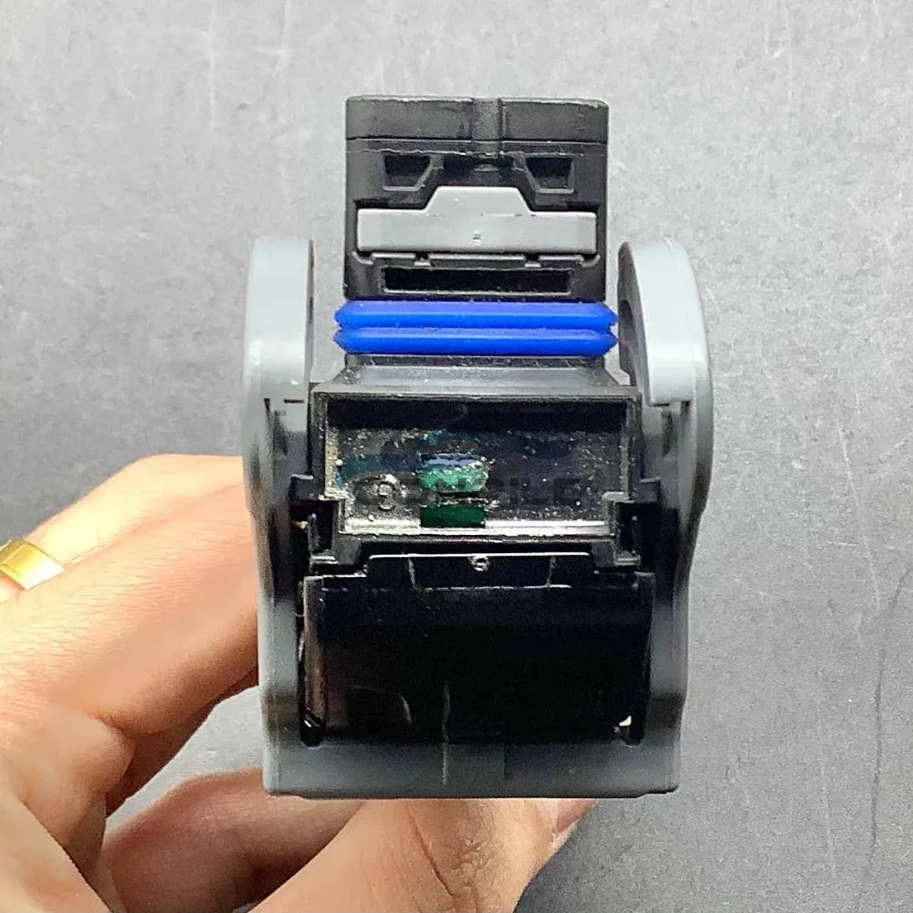 1PCS FOR Peugeot Engine Computer Board Plug 301 308 308s 408508 206 207