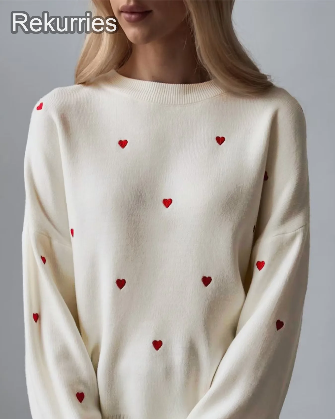 Pull en tricot pour femme, couleur crème, avec broderie de cœur rouge, col rond, manches longues, décontracté, confortable et tendance 1 Pull en tricot pour femme, couleur crème, avec broderie de cœur rouge, col rond, manches longues, décontracté, confortable et tendance 1