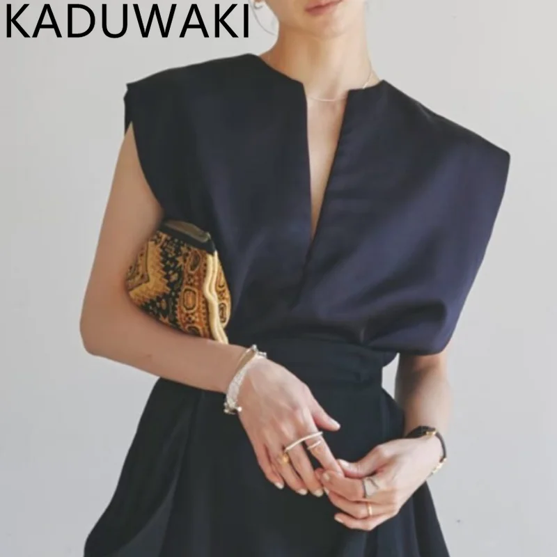 

Japanese Sweet Deep V-neck Sleeveless Waistcoat Spring Summer 2023 Wide Shoulder Vest Women All-match Office Lady Casual Tops