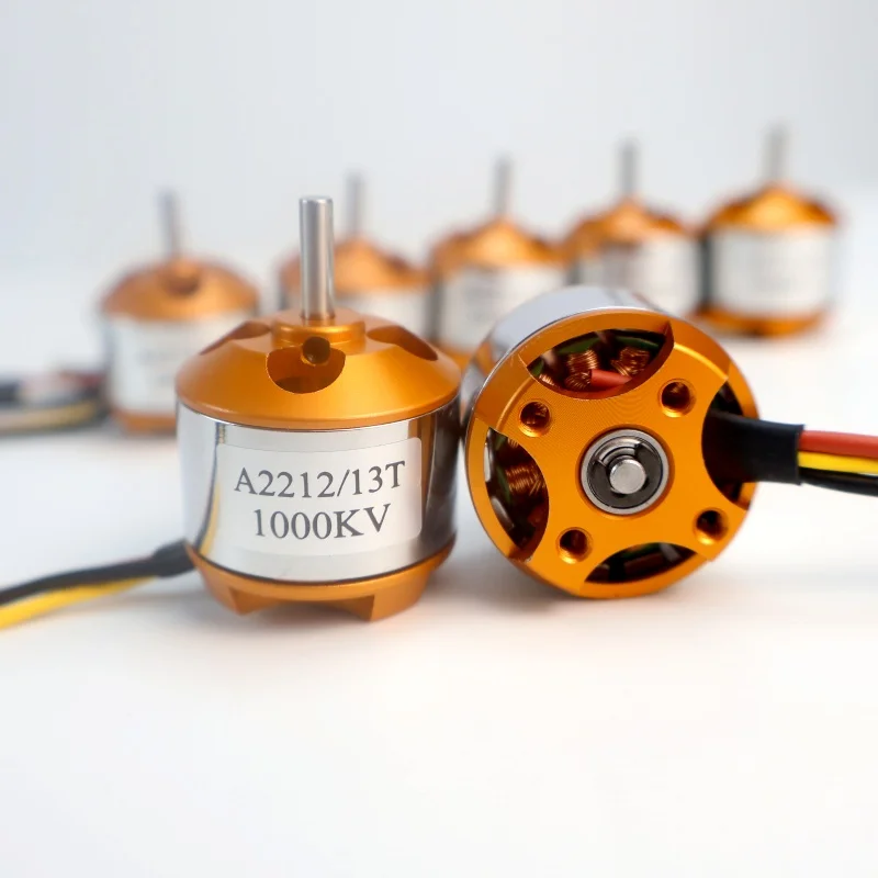Moteur brushless A2212 930KV-3500KV pour multirotor, avec dissipateur thermique et connecteurs dorés.