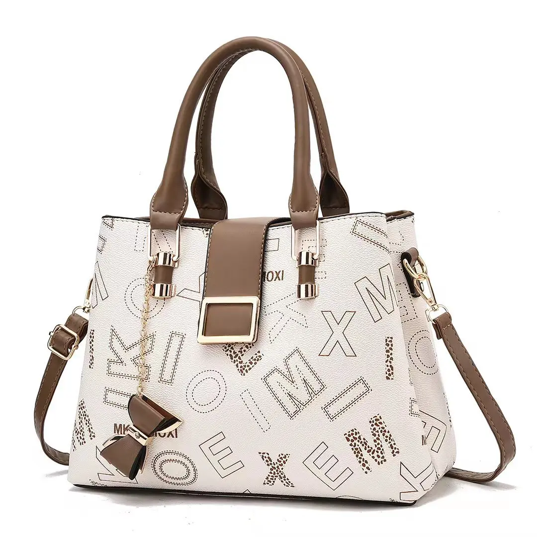 Bolsa YSHKY na cor marrom com design listrado