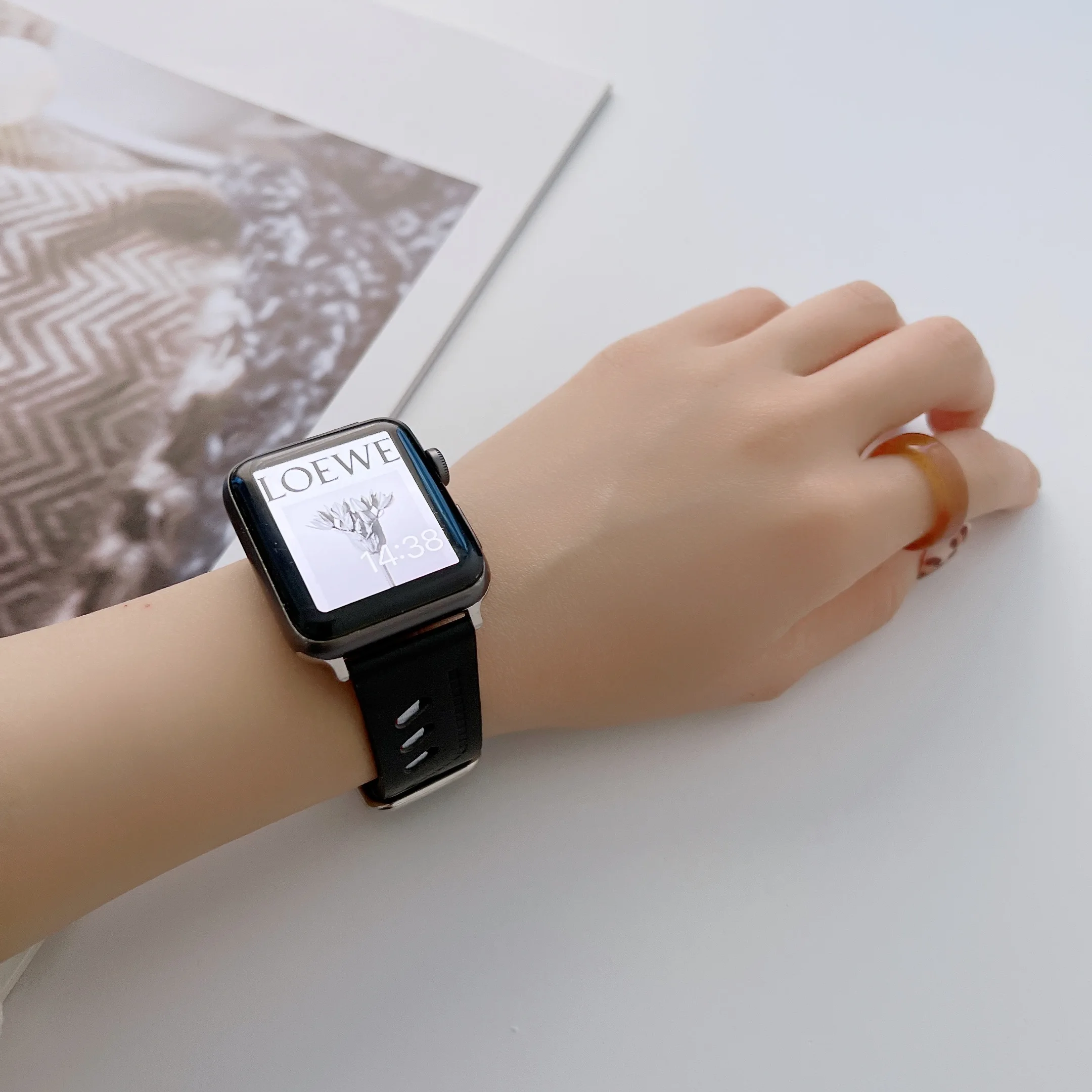 Leather strap For Apple Watch Band 45mm 41mm 44mm 40mm 42mm 38mm 49mm Breathable Bracelet Wristband For iWatch 8 7 6 5 4 SE belt