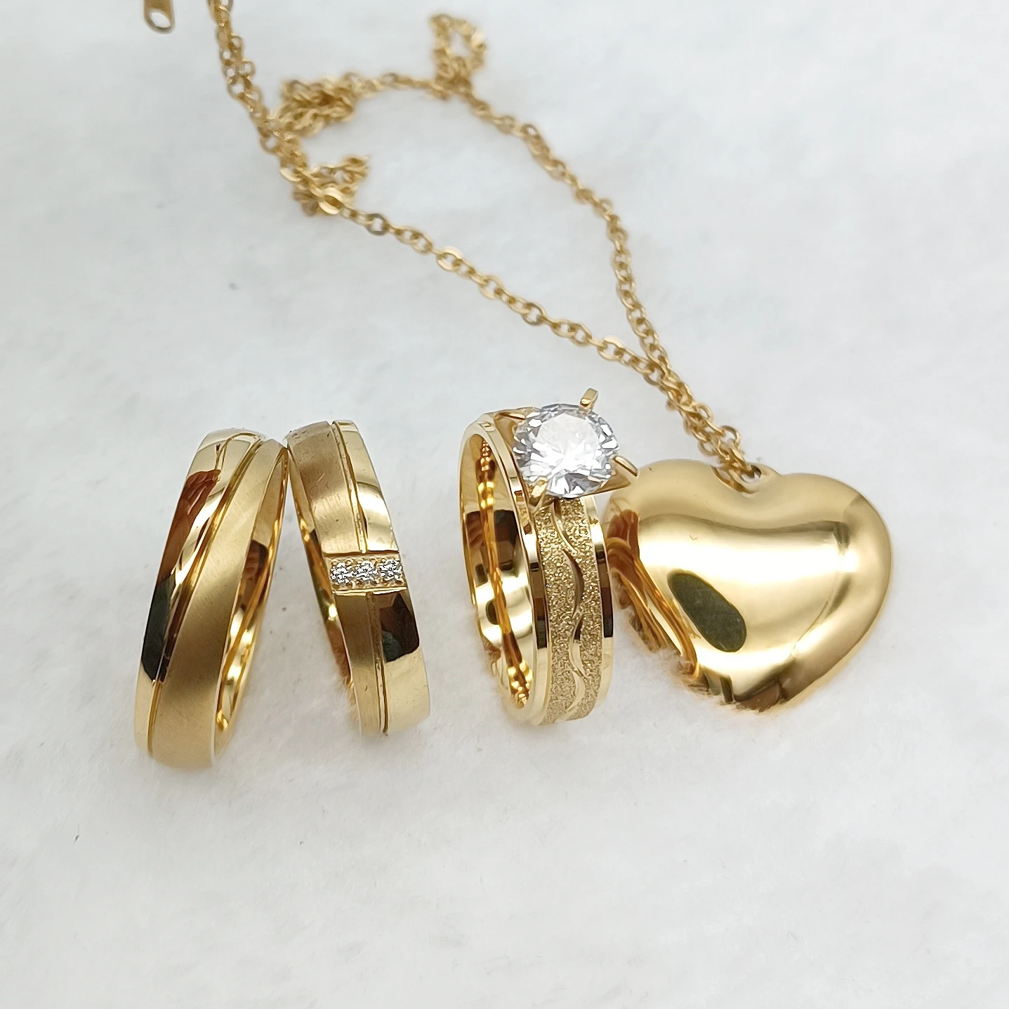 

Custom Stainless Steel Pendant 18k Gold Plated Couple Rings Women Jewelry Big Stone Cz Diamond Wedding Engagement Bridal Sets