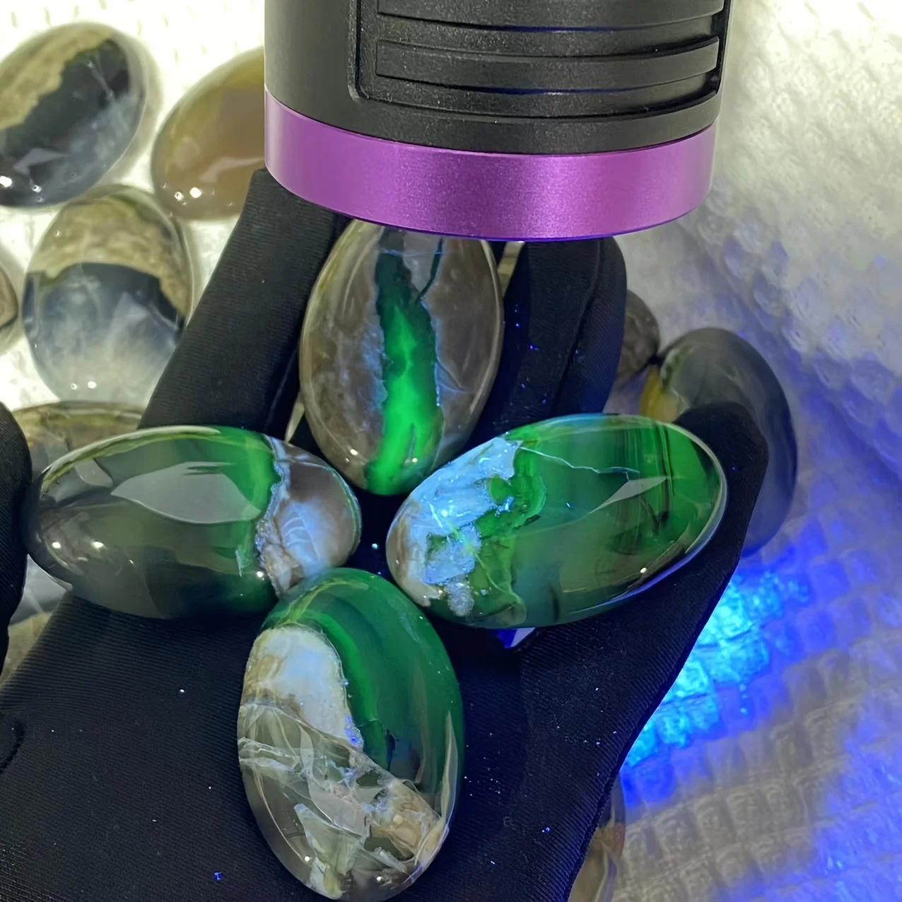 Volcano agate palm Luminous Natural Fluorescent Agate - UV